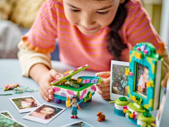 playing LEGO Disney Classic 43239 Mirabel's Photo Frame and Jewellery Box