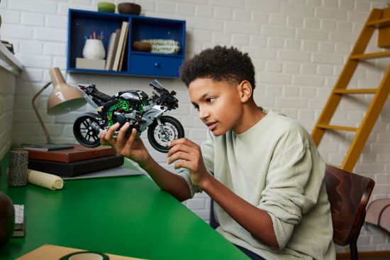Picture of LEGO Technic 42170 Kawasaki Ninja H2R Motorcycle