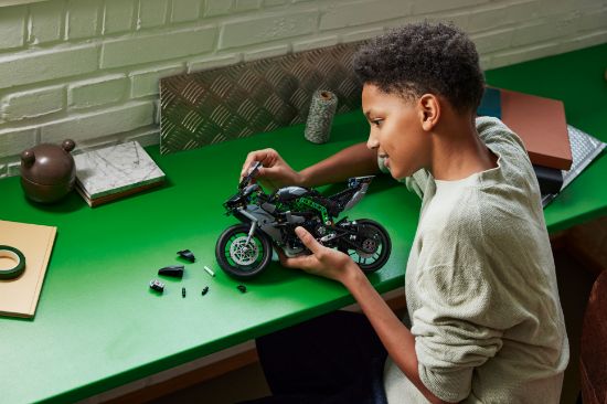 Picture of LEGO Technic 42170 Kawasaki Ninja H2R Motorcycle