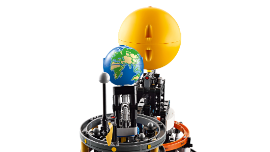 LEGO Technic 42179 Planet Earth and Moon in Orbit