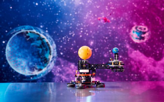 LEGO Technic 42179 Planet Earth and Moon in Orbit