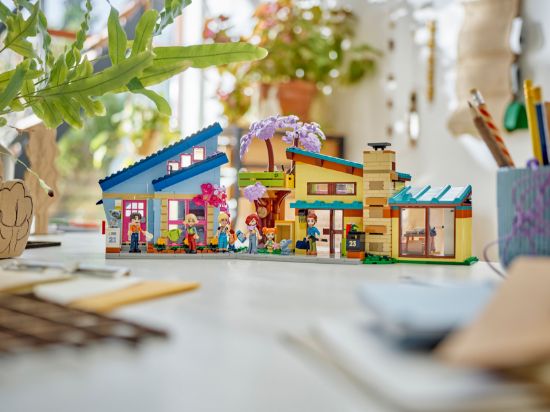 LEGO Friends 42620 Olly and Paisley's Family Houses