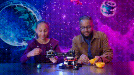 LEGO Technic 42179 Planet Earth and Moon in Orbit VDO