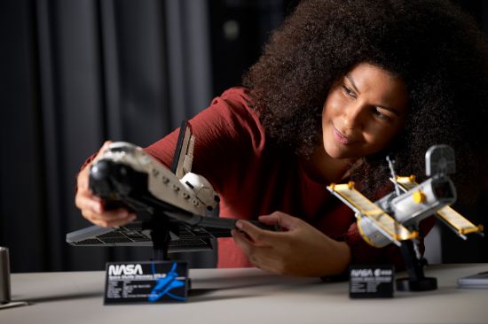 Picture of LEGO Icons 10283 NASA Space Shuttle Discovery