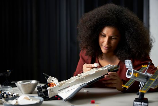 Picture of LEGO Icons 10283 NASA Space Shuttle Discovery