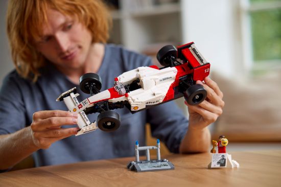 LEGO Icons 10330 McLaren MP4/4 & Ayrton Senna 