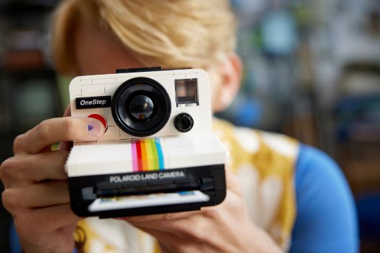 playing LEGO IDEAS 21345 Polaroid OneStep SX-70 Camera