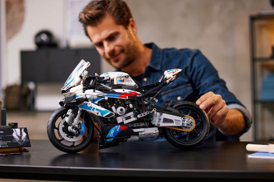 Picture of LEGO Technic 42130 BMW M 1000 RR
