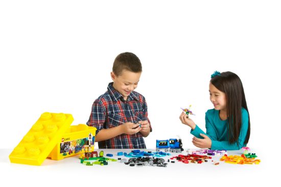 playing LEGO Classic 10696 MEDIUM CREATIVE BRICK BOX