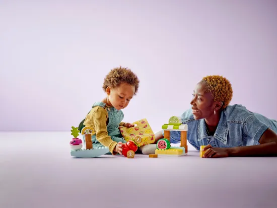 playing LEGO DUPLO 10983 Organic Market