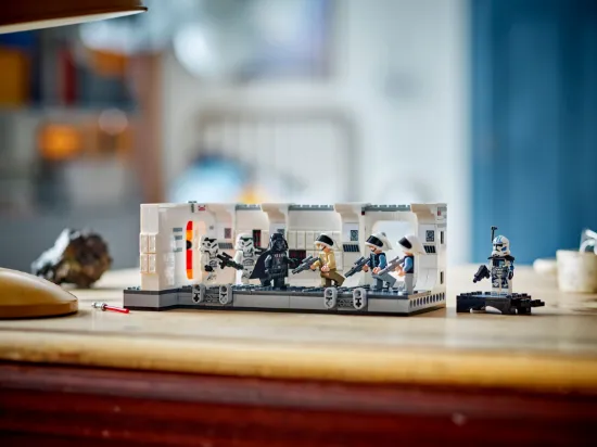 Picture of LEGO Star Wars 75387 Boarding the Tantive IV