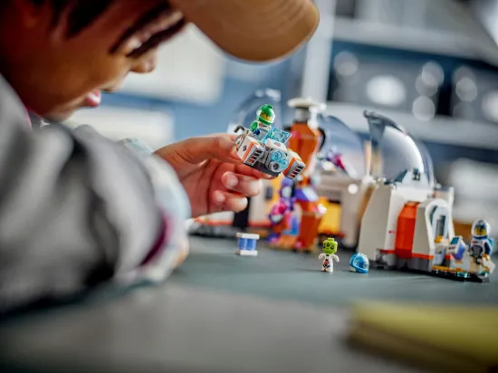 playing LEGO City 60439 Space Science Lab