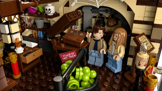 LEGO IDEAS 21341 Disney Hocus Pocus: The Sanderson Sisters' Cottage