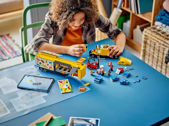 playing LEGO City 60440 Yellow Delivery Truck