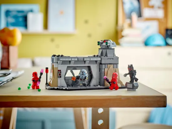 Picture of LEGO Star Wars 75386 Paz Vizsla and Moff Gideon Battle
