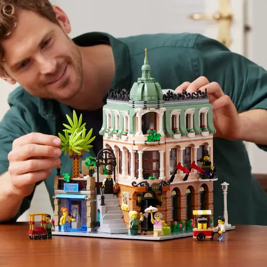 Picture of LEGO Icons 10297 Boutique Hotel 