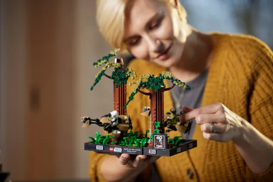 Picture of LEGO Star Wars 75353 Endor™ Speeder Chase Diorama