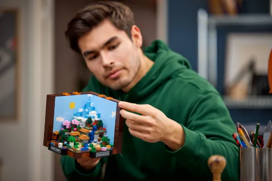 Picture of LEGO Minecraft 21265 The Crafting Table