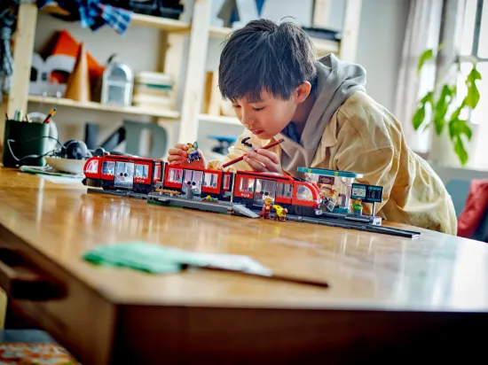 Picture of LEGO City Trains 60423 Downtown Streetcar and Station V29