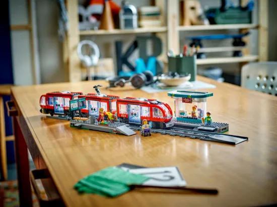 Picture of LEGO City Trains 60423 Downtown Streetcar and Station V29