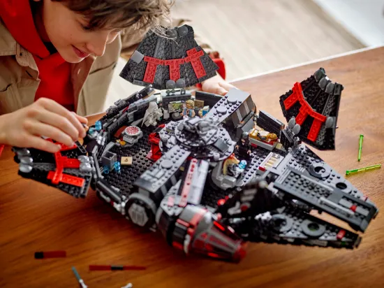 Picture of  LEGO Star Wars 75389 The Dark Falcon
