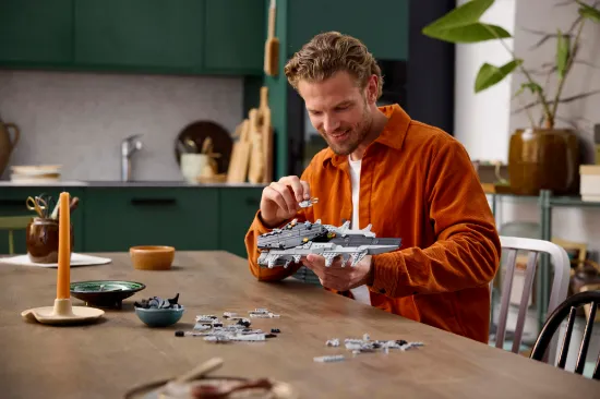 Picture of LEGO Super Heroes Marvel 76295 The Avengers Helicarrier