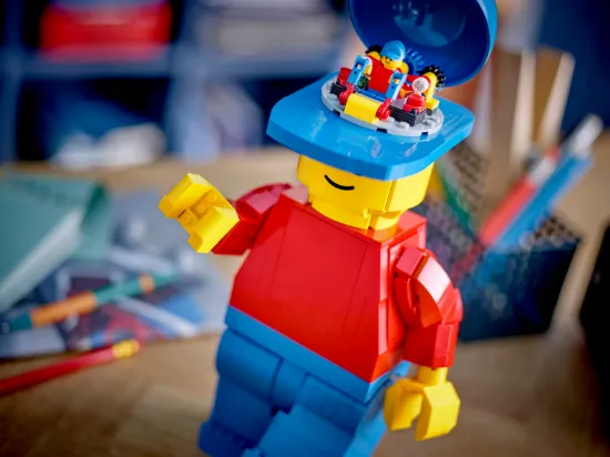 Picture of LEGO 40649 Up-Scaled LEGO® Minifigure V29
