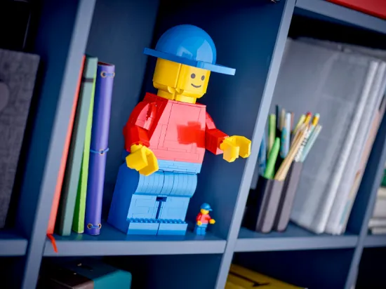 Picture of LEGO 40649 Up-Scaled LEGO® Minifigure V29