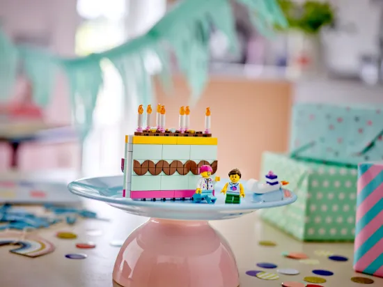Picture of LEGO 40641 Birthday Cake V29