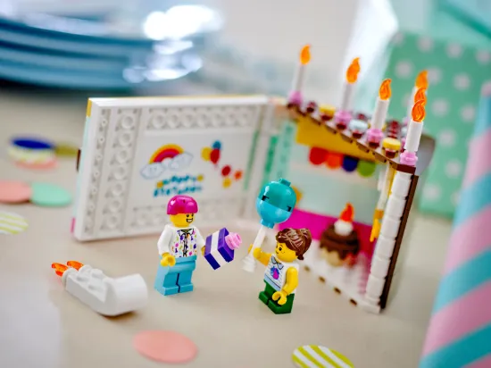Picture of LEGO 40641 Birthday Cake V29