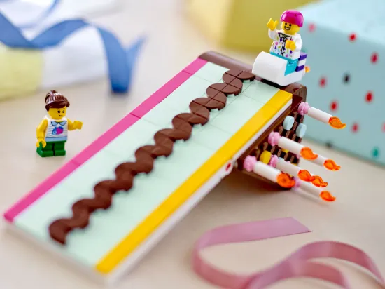 Picture of LEGO 40641 Birthday Cake V29