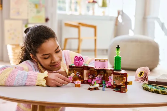 Picture of LEGO Wicked 75683 Glinda & Elphaba's Dormitory