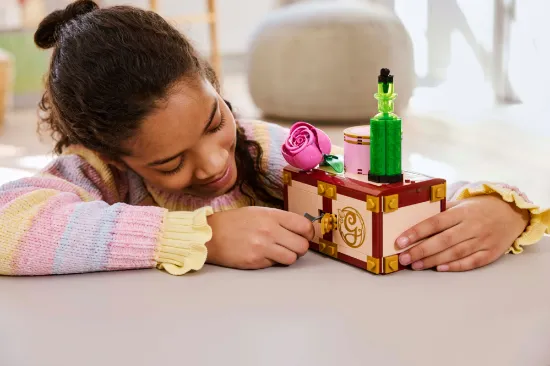 Picture of LEGO Wicked 75683 Glinda & Elphaba's Dormitory