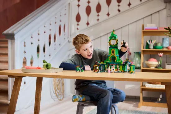 Picture of LEGO Wicked 75684 Welcome to Emerald City