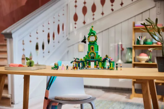 Picture of LEGO Wicked 75684 Welcome to Emerald City