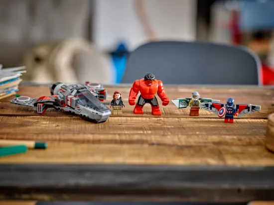 Picture of LEGO Super Heroes 76292 Captain America vs. Red Hulk Battle