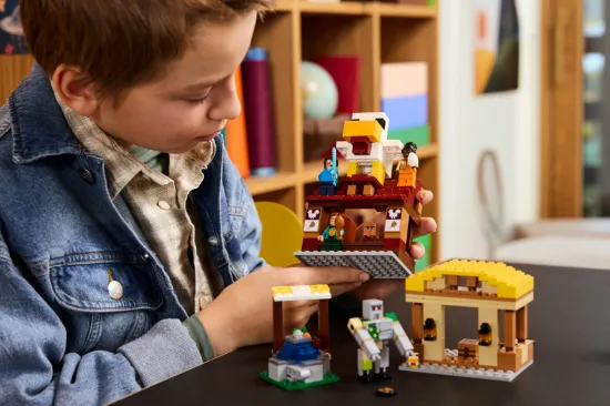 Picture of LEGO Minecraft 21273 The Ghast Balloon Village Attack