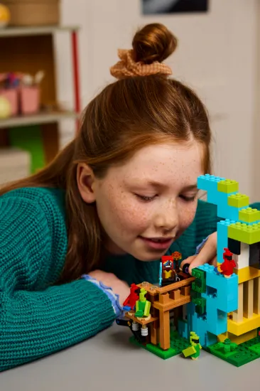 Picture of LEGO Minecraft 21282 The Parrot Houses