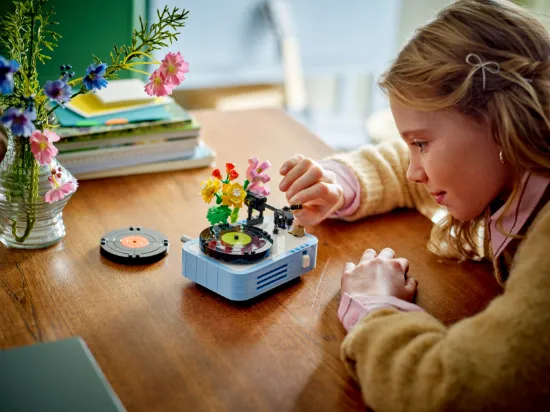 Picture of LEGO Creator 31172 Record Player with Flowers