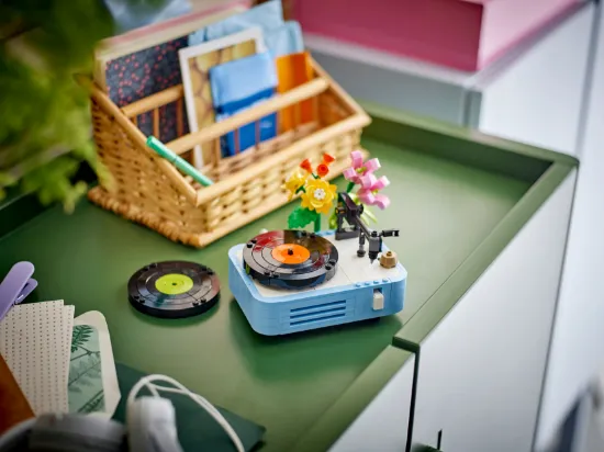 Picture of LEGO Creator 31172 Record Player with Flowers