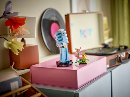 Picture of LEGO Creator 31172 Record Player with Flowers