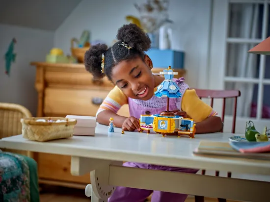 Picture of LEGO Disney 43268 Lilo and Stitch Beach House