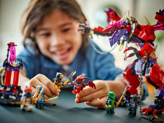 playing LEGO Ninjago 71832 Thunderfang Dragon of Chaos