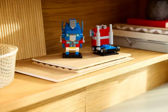 Picture of LEGO BrickHeadz 40803 Transformers Optimus Prime Robot & Vehicle