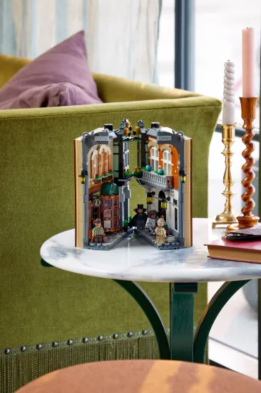 Picture of LEGO Icons 10351 Sherlock Holmes: Book Nook
