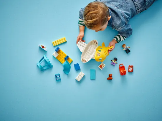 Picture of LEGO DUPLO 10443 Town First Time at the Airport