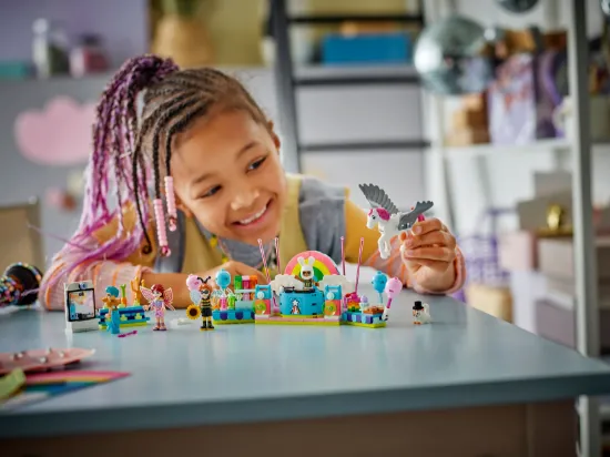 Picture of LEGO Friends 42661 Costume Party with Unicorn & Fairy