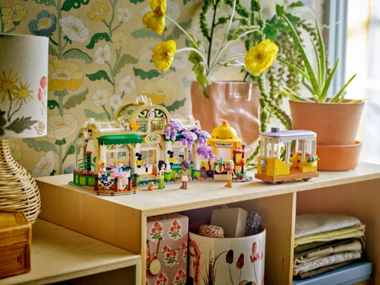 Picture of LEGO Friends 42671 Plant Café & Flower Shop