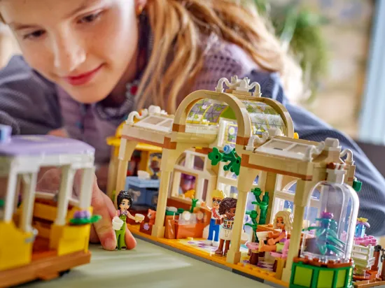 Picture of LEGO Friends 42671 Plant Café & Flower Shop