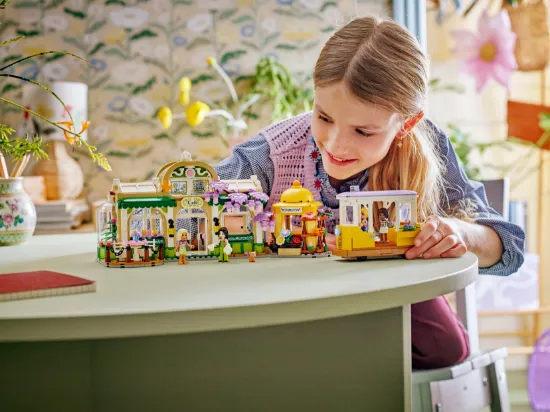 Picture of LEGO Friends 42671 Plant Café & Flower Shop